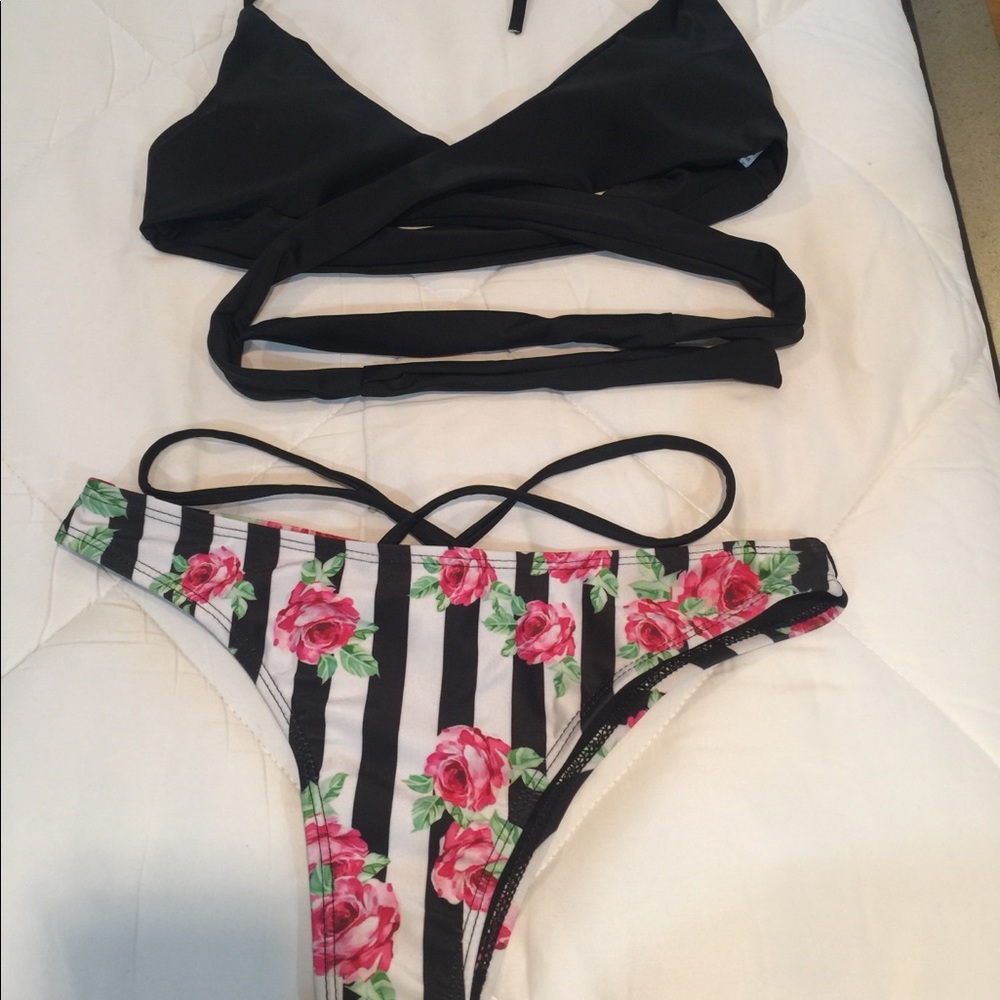 🎉BIKINI SET 👙💦 - Picture 6 of 8